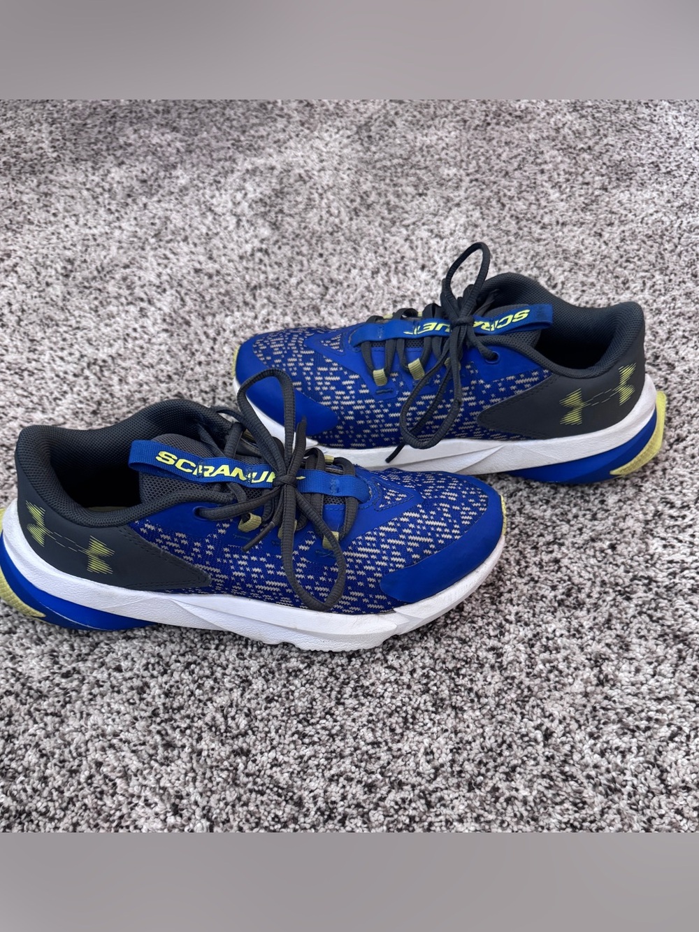 Boys Under Armour tennis shoes Youth 7